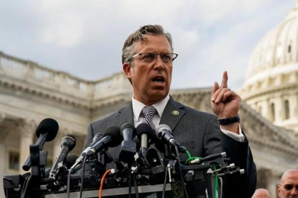 Anggota DPR AS Andy Ogles berbicara selama konferensi pers di Capitol Hill di Washington, AS, 12 September 2023. REUTERS 