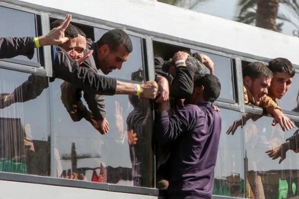 Israel telah sepakat untuk mengakhiri penundaan pembebasan 620 tahanan Palestina yang seharusnya dibebaskan minggu lalu. (FOTO: REUTERS) 