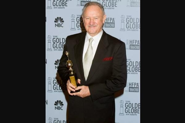 Gene Hackman menerima Penghargaan Cecil B. DeMille di Golden Globes 2003. (FOTO: GETTY IMAGE) 