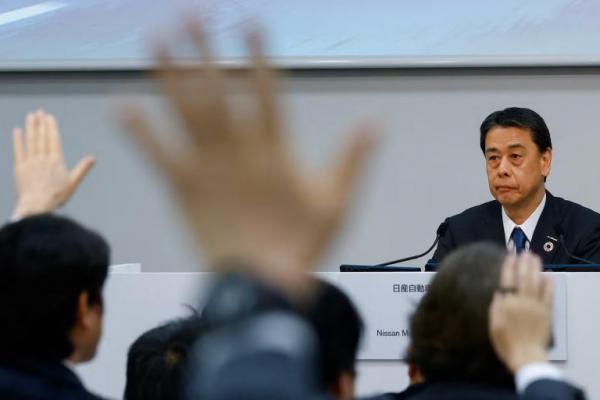 Kepala Eksekutif Nissan Motor Co. Makoto Uchida mengadakan konferensi pers di kantor pusat perusahaan di Yokohama, Jepang, 13 Februari 2025. REUTERS 