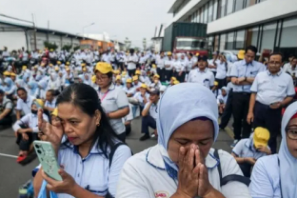 Terdapat lebih dari sepuluh ribu lowongan kerja di Solo, yang menjadi peluang bagi karyawan Sritex. (foto:karyawan Sritex/Antara) 