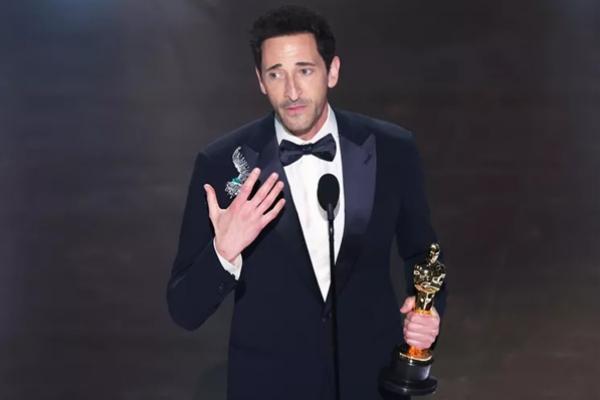 Adrien Brody raih Aktor Terbaik untuk film The Brutalist di ajang Oscar 2025, Minggu (2/3/2025) di Dolby Theater, Hollywood, California. (FOTO: GETTY IMAGE) 