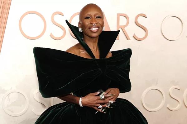 Oscar 2025, Cynthia Erivo Tutup Musim Penghargaan Karpet Merah dengan Gaun `Paling Penyihir` Sepanjang Masa. (FOTO: GETY IMAGE) 