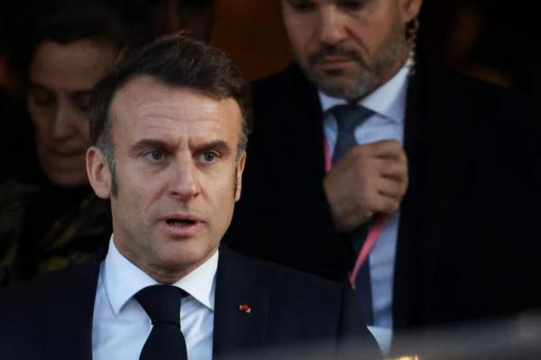 Presiden Prancis Emmanuel Macron di luar Lancaster House pada KTT para pemimpin Eropa di London, Inggris, 2 Maret 2025. REUTERS 