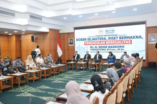 Wakil Ketua MPR RI dari Partai Demokrat Edhie Baskoro Yudhoyono (Ibas) dalam Diskusi Kebangsaan dengan topik Dosen Sejahtera, Riset Bermakna, Pendidikan Berkualitas, Senin (Foto: Humas MPR) 