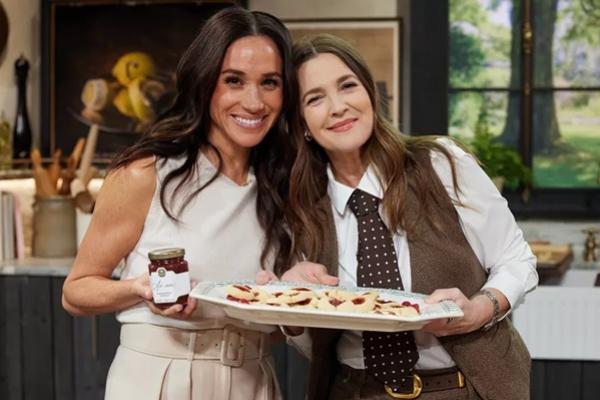 Meghan Markle dan Drew Barrymore di `With Love, Meghan`. (FOTO: NETFLIX) 