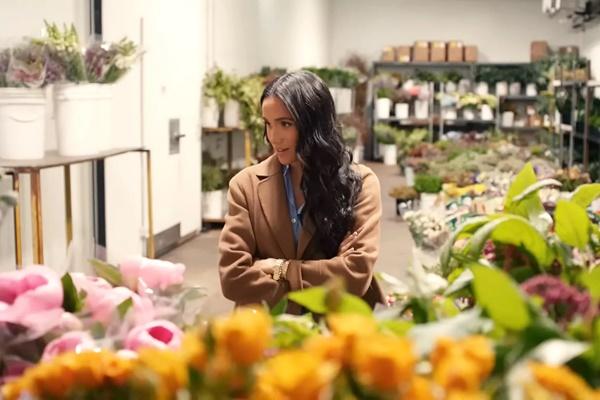 Meghan Markle saat syuting adegan di acara gaya hidupnya `With Love, Meghan`. (FOTO: NETFLIX) 