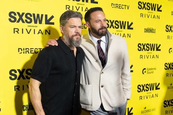 Ben Affleck dan Matt Damon di SXSW untuk pemutaran perdana karpet merah `The Accountant 2` di Austin, Texas, Sabtu (8/3/2025). (FOTO: GETTY IMAGE) 