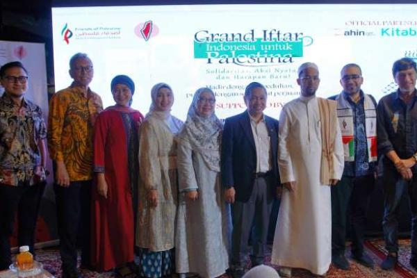 Ketua Umum Partai Gelora yang juga Wakil Menteri Luar Negeri Anis Matta di acara Grand Iftar Indonesia untuk Palestina yang digelar Friends of Palestina (FOP) di kawasan Kemang, Jakarta Selatan, Rabu (12/3/2025). Foto: gelora/katakini 