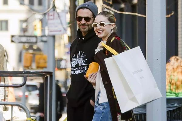 Gigi Hadid Ungkap saat Pertama Kali Bertemu dengan Pacarnya Aktor Tampan Bradley Cooper. (FOTO: THE IMAGE DIRECT) 