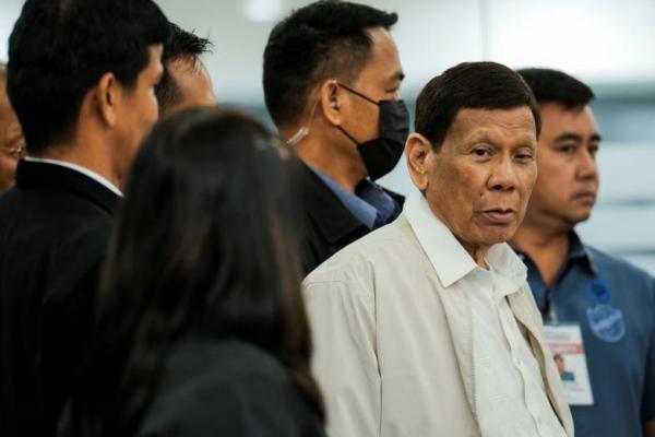 Mantan Presiden Filipina Rodrigo Duterte menghadiri sidang Komite Quad DPR yang menyelidiki perang pemerintahannya terhadap narkoba, di DPR, di Quezon City, Metro Manila, Filipina, 13 November 2024. REUTERS 