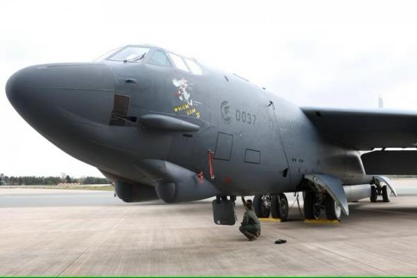 Pesawat pengebom B-52H Stratofortress Angkatan Udara AS ditempatkan di lapangan udara RAF Fairford, Inggris, 11 Maret 2025. REUTERS 