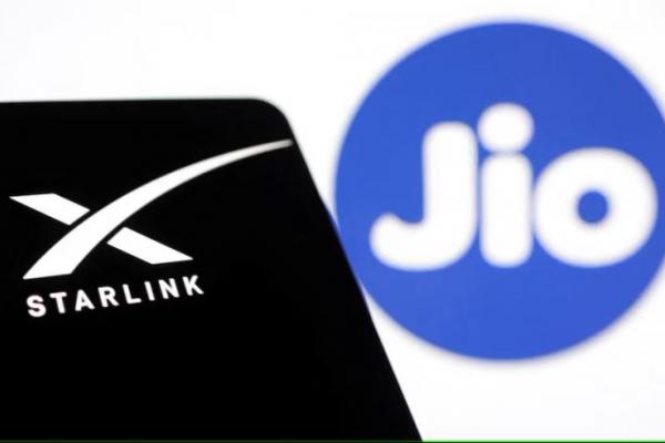 Logo Starlink dan Jio terlihat dalam ilustrasi yang diambil pada 21 Juni 2023. REUTERS 