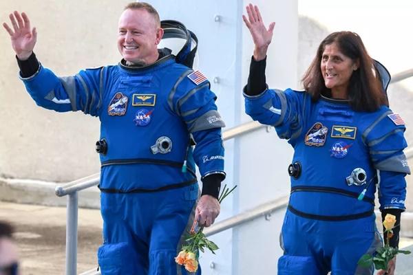 (LR) Butch Wilmore dan Suni Williams bersiap untuk peluncuran pada tanggal 5 Juni 2024. (FOTO: GETTY IMAGE) 