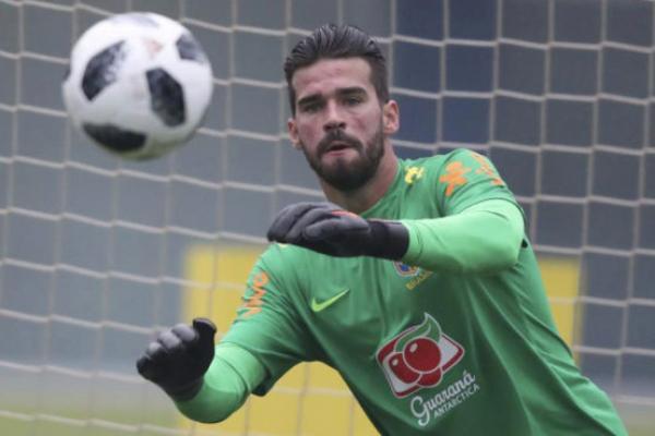 Mulai Pulih, Klopp Ogah Buru-buru Mainkan Alisson