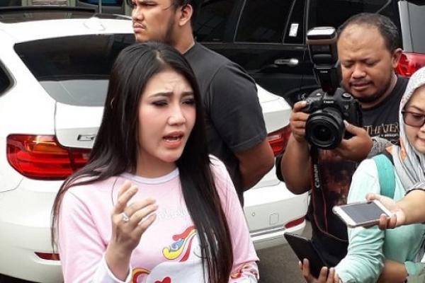  Mobil Alphard Via Valen  Dibakar Orang Tak Dikenal