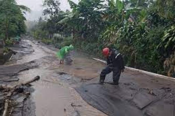 Banjir Lahar Dingin Gunung Semeru Landa Sejumlah Desa