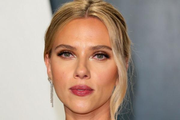 Kerap Jadi Brand Ambassador Kosmetik Mewah Kini Scarlet Johansson Rilis Produk Skincare Sendiri