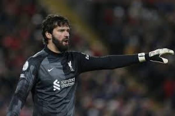 Alisson Minta Liverpool Tetap Waspadai Benfica