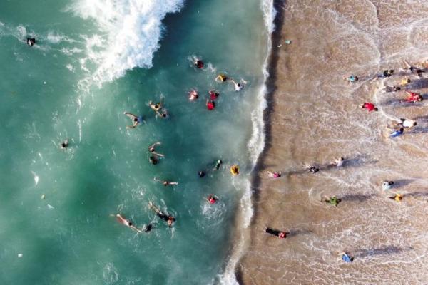 Tahun Ini Pertama Kali Warga Gaza Menikmati Pantai Bersih