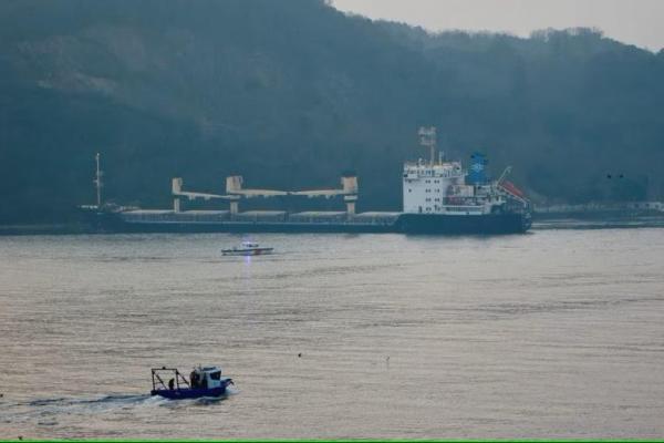 Kapal Kargo dari Ukraina Kandas di Selat Bosphorus, Lalu Lintas Terhenti