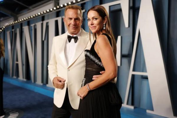 18 Tahun Menikah, Christine Baumgartner Gugat Cerai Kevin Costner