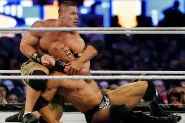 Dwayne Johnson alias The Rock Bikin Kejutan Kembali ke WWE, John Cena