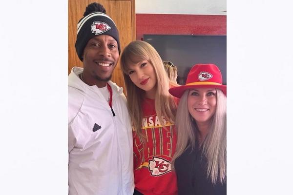 Ayah Patrick Mahomes Puji Taylor Swift sebagai Bintang yang Membumi