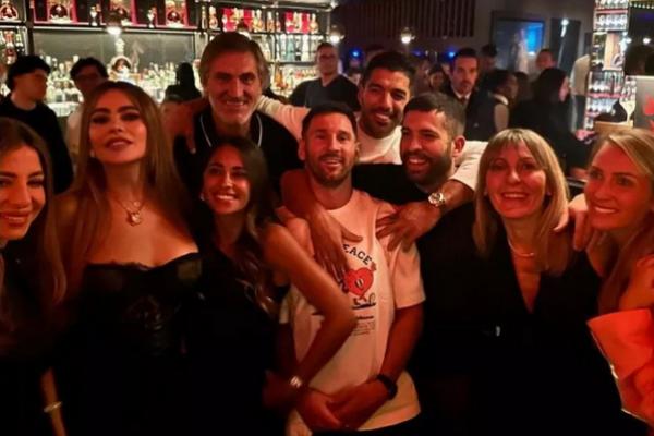 Menikmati Masa Lajang, Sofia Vergara Makan Malam Bareng Lionel Messi