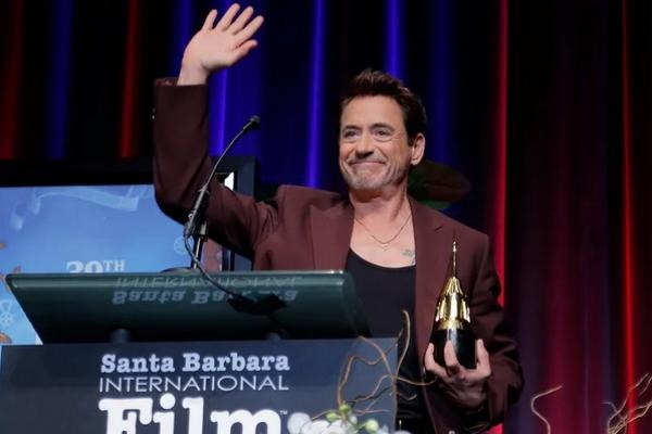 Raih Maltin Modern Master Award, Robert Downey Jr. Beri Ucapan Manis untuk Sang Istri